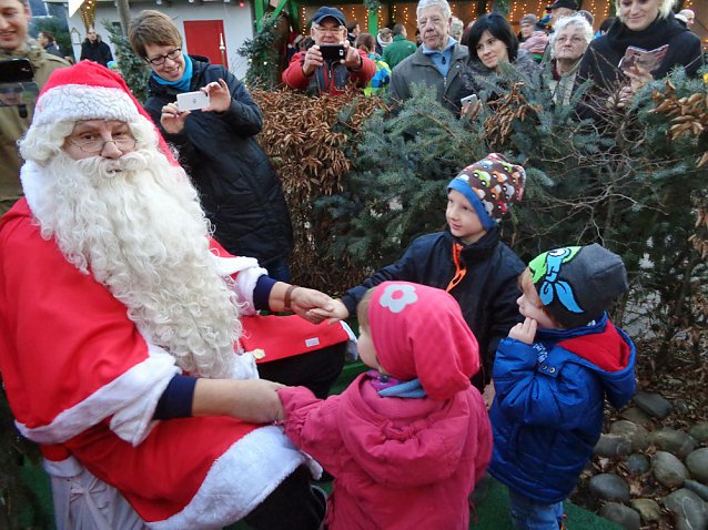 Bild: Weihnachtliche Atmosph&auml;re zum Weihnachtsmarkt in der Kindervilla