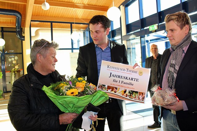 Bild: 2 Millionste Besucher in der Kyffh&auml;user-Therme begr&uuml;&szlig;t!