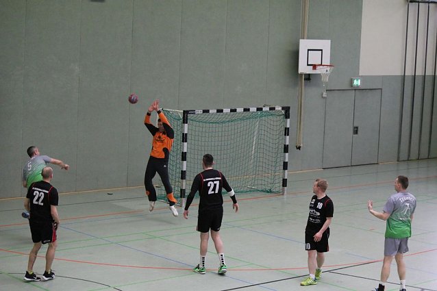 Bild: Handball: Es reichte nicht f&uuml;r Einheit