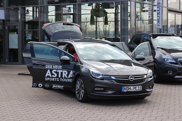 Bild: In einigen Autoh&auml;usern der Peter-Gruppe ging es heute um die Zukunft auf vier R&auml;dern