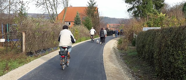 Bild: B&uuml;rger- und Familienfest am neuen Radweg