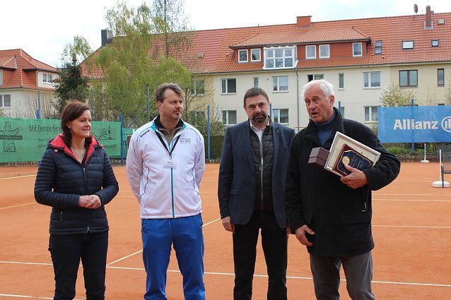 Bild: Tennis: Saisonstart beinahe in Wei&szlig;