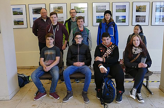 Bild: Girl�s and Boy�s beim Kompostieren