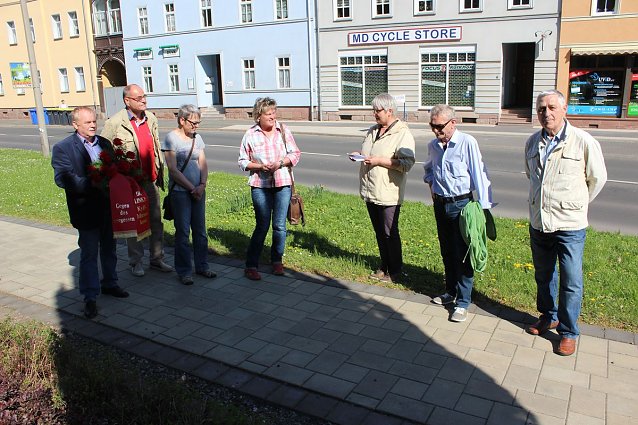 Bild: Kranzniederlegung am Gedenktag