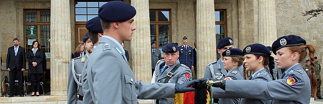 Bild: Vereidigung auf dem Marktplatz