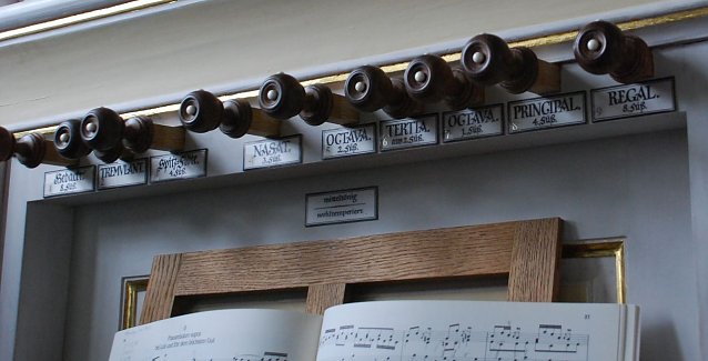 Bild: Die Wegscheider-Orgel in der Kapelle von Schloss & Burg Allstedt kann zweistimmig gespielt werden.