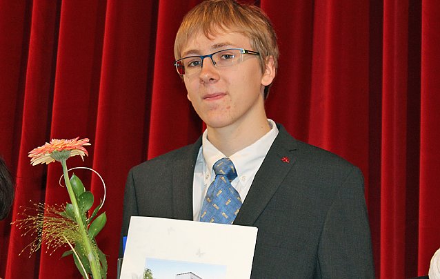 Bild: Zeugnisse &uuml;bergeben