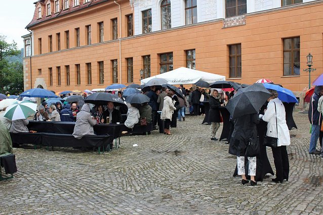 Bild: Nass vor der Premiere