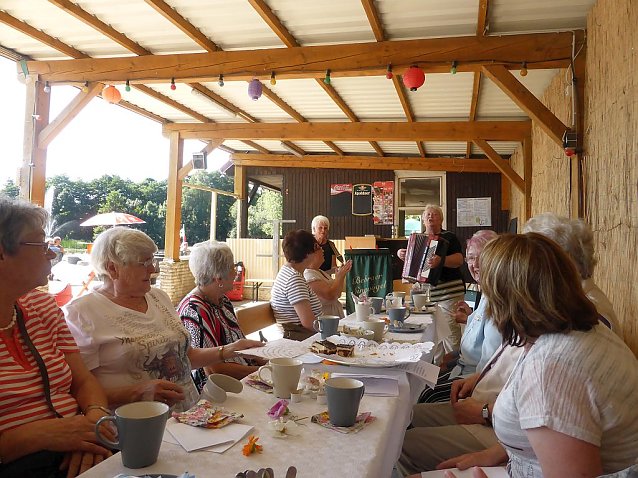 Bild: Sommerfest mit den Senioren