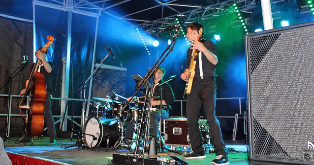 Bild: Markt beim Weinfest voll