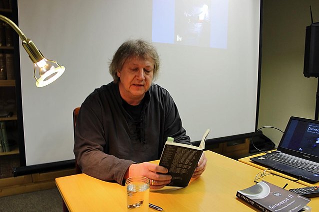 Bild: Giftig ging es in der Bibliothek zu