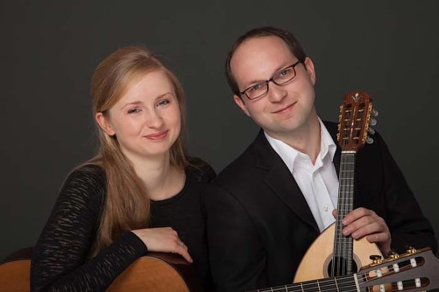 Bild: Mandoline und Gitarre bei Noten mit Dip