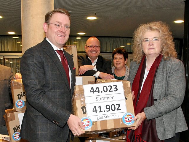 Bild: 44.000 Unterschriften zur Gebietsreform