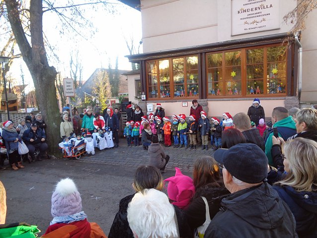 Bild: Gem&uuml;tlicher Weihnachtsmarkt in der Kindervilla