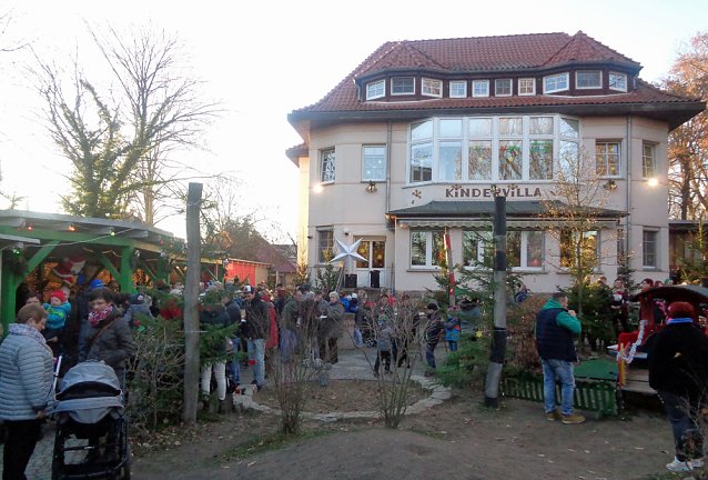 Bild: Gem&uuml;tlicher Weihnachtsmarkt in der Kindervilla