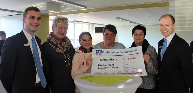 Bild: Spende zur Einweihung