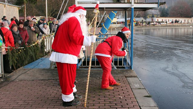 Bild: Massenansturm zum Weihnachtstauchen