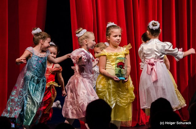 Bild: Die Sch&ouml;ne und das Biest ein Ballettm&auml;rchen.