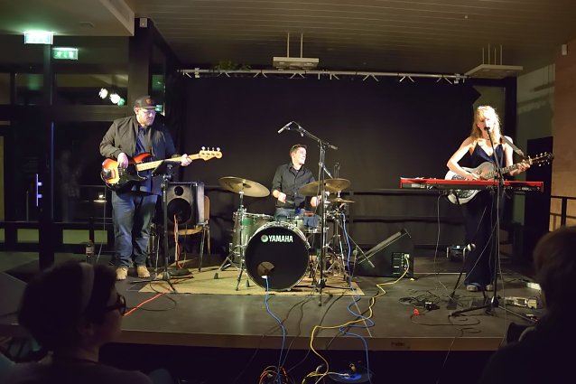 Bild: Lesley Kernochan Trio live 1 & Lesley Kernochan Trio live 2