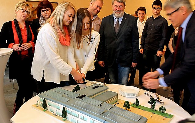 Bild: Vertrag f&uuml;r Franzbergschule unterzeichnet