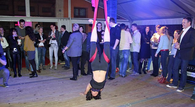 Bild: Bei der Party stand man Kopf