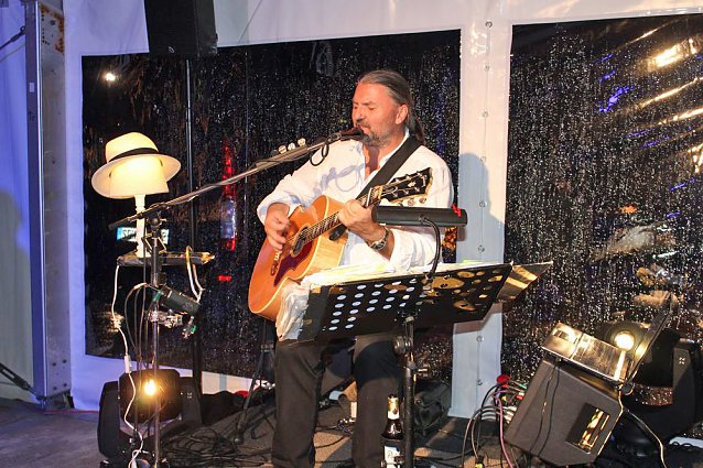 Bild: Bei der Party stand man Kopf