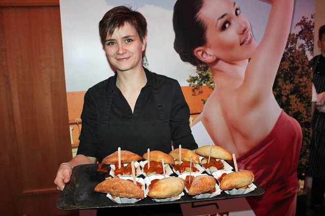 Bild: Bei der Party stand man Kopf