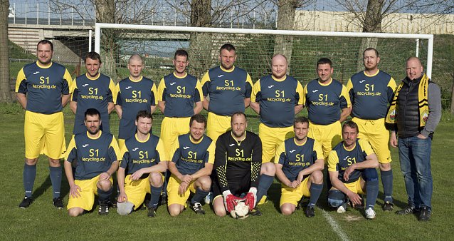 Bild: Alte Herren und junger Partner