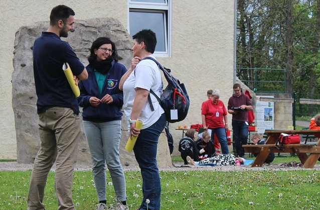 Bild: Wettbewerbe im Zeichen der Roten Hand