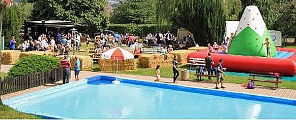 Bild: Feierliche Wiederer&ouml;ffnung des Freibades Oldisleben