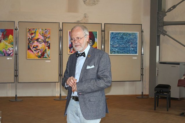 Bild: Ausstellung in Cruciskirche er&ouml;ffnet