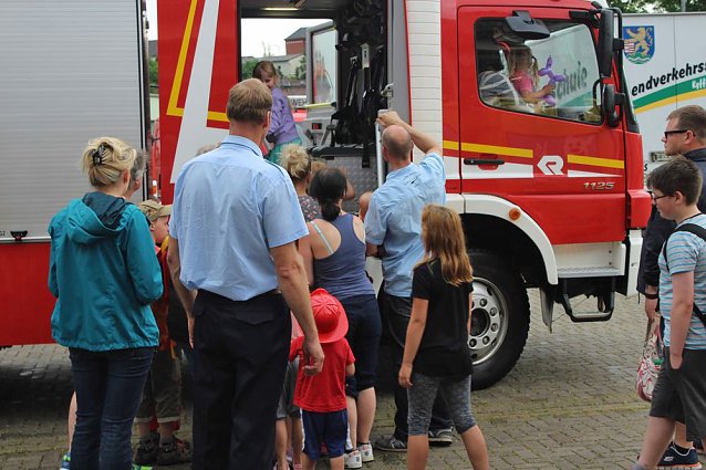 Bild: Fahrt mit einem Feuerwehrauto