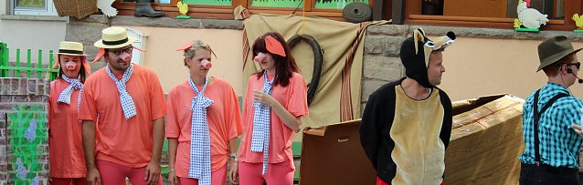 Bild: "Gro&szlig;e Schweinerei" vor der Kindervilla
