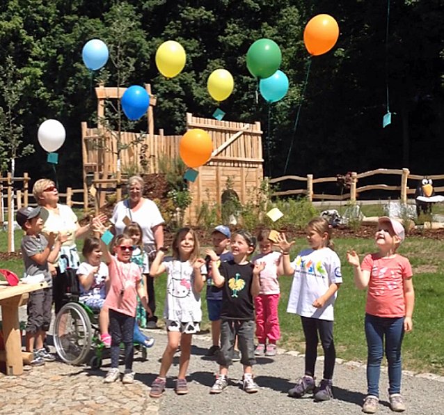 Bild: Die Schulanf&auml;nger nehmen Abschied von der M&auml;usegruppe