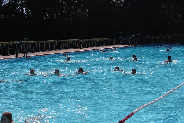 Bild: 24-h-Schwimmen gestartet