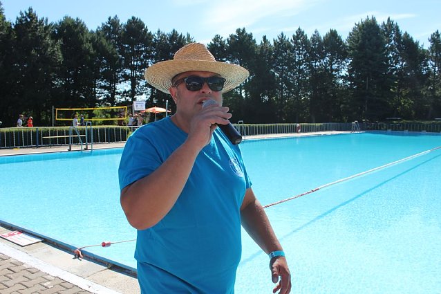 Bild: 24-h-Schwimmen gestartet