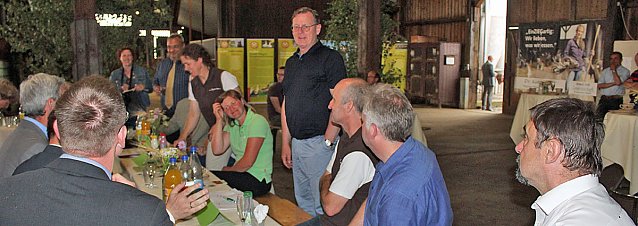 Bild: Th&uuml;ringens MP Ramelow zu Waldwildnis Possen
