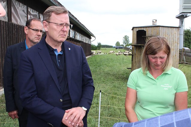 Bild:  Ministerpr&auml;sident wird Pate von Tieren