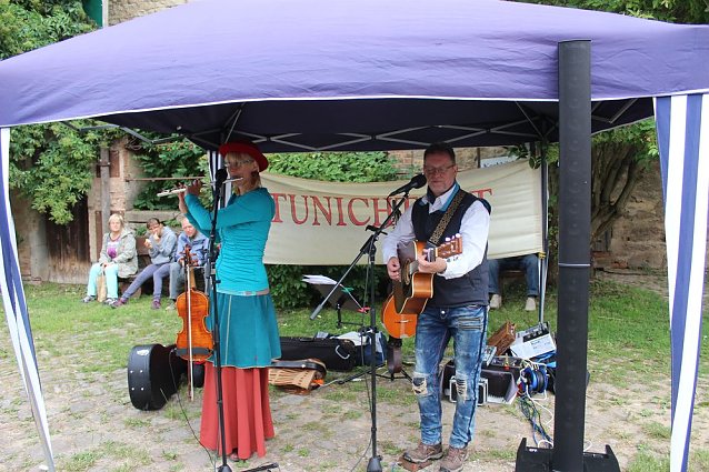 Bild:  Beim Kirschmarkt in Braunsroda