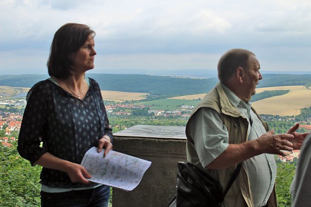 Bild: Waldbegehung am Possen im unterschiedlicher Resonanz