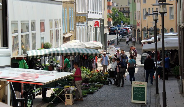 Bild: Wochenmarkt in der Fu&szlig;g&auml;ngerzone