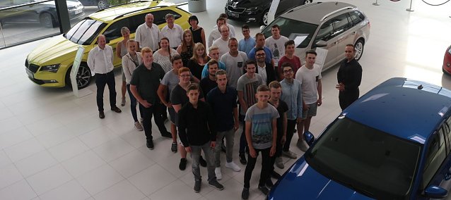 Bild: Neue Auszubildende f&uuml;r die Autohaus Peter Gruppe