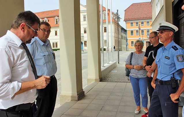 Bild: Rundgang der Ordnungsbeh&ouml;rden