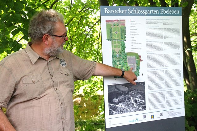 Bild: Alterskameraden der Feuerwehr besuchten den Schlosspark in Ebeleben