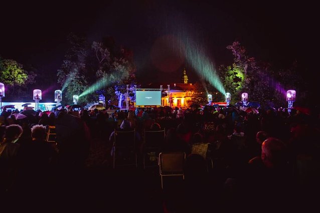 Bild: Zweites Sondersh&auml;user Schlosskino startet heute