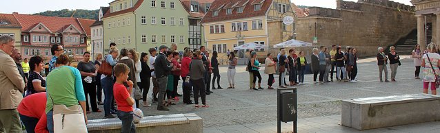 Bild: Menschenkette gegen Gewalt
