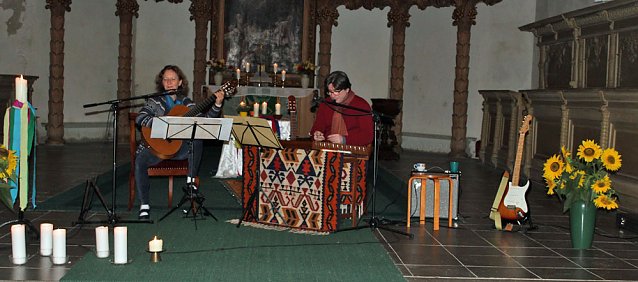 Bild: Duo Parwaneh in der Trinitatiskirche