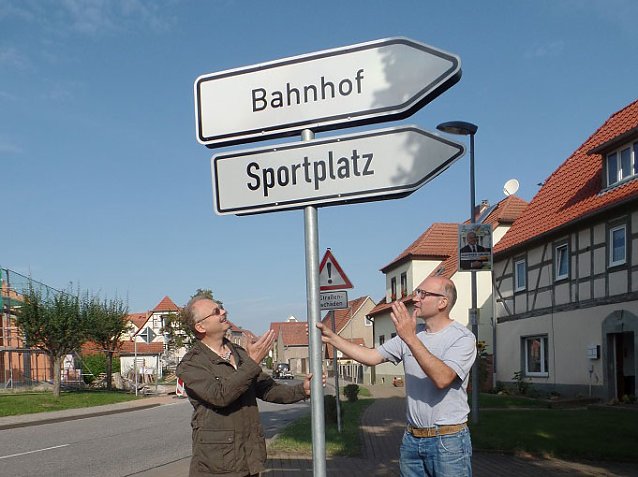 Bild: Unstrutbahn - letztes Bahnhofsschild aufgestellt
