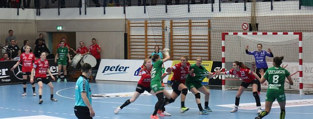 Bild: Die THC Damen im Champions League Einsatz in der Nordh&auml;user Wiedigsburghalle 