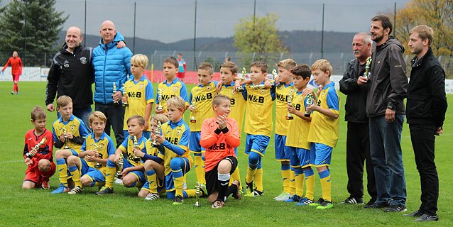 Bild: Jungs und Trainer geehrt